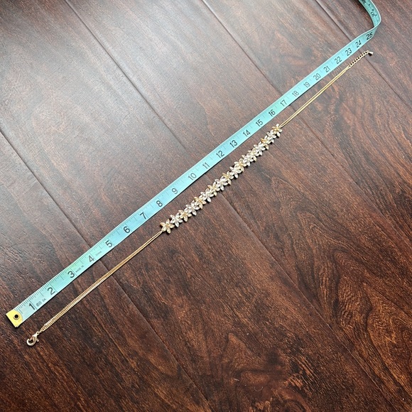 Beautiful Floral Rhinestone Statement Neckalce - Picture 5 of 8